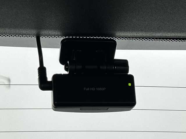 ホンダ ＺＲ－Ｖ ハイブリッド e:HEV Z 愛知県 2023(令5)年 1.4万km プラチナホワイトパール 禁煙車/純正9インチナビ/（AM/FM/フルセグTV/Bluetooth/applecarplay）/全方位カメラ/BOSEサウンド/シーケンシャルウインカー/ワイヤレス充電/ホンダセンシング/・アダプティブクルーズコントロール/・路外逸脱抑制機能/・ブラインドスポットモニター/・踏み間違い衝突軽減システム/・パーキングセンサー警報/・衝突軽減ブレーキ/・オートマチックハイビーム/ETC２．０/前後ドライブレコーダー/本革シート/前席シートヒーター/前席メモリシート/前席パワーシート/革巻きステアリング/ステアリングヒーター/パワーバックドア/パドルシフト/ダウンヒルアシストコントロール/純正１８インチアルミホイール/LEDヘッドライト/純正フロアマット/電動格納ミラー/スマートキー/プッシュスタート