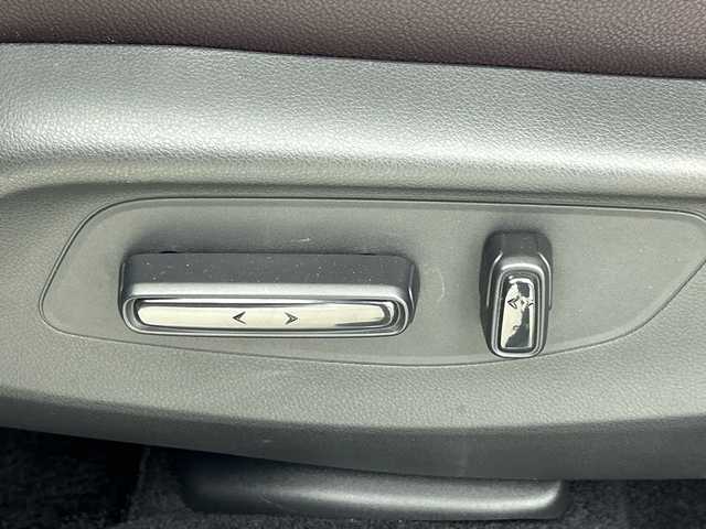 ホンダ ＺＲ－Ｖ ハイブリッド e:HEV Z 愛知県 2023(令5)年 1.4万km プラチナホワイトパール 禁煙車/純正9インチナビ/（AM/FM/フルセグTV/Bluetooth/applecarplay）/全方位カメラ/BOSEサウンド/シーケンシャルウインカー/ワイヤレス充電/ホンダセンシング/・アダプティブクルーズコントロール/・路外逸脱抑制機能/・ブラインドスポットモニター/・踏み間違い衝突軽減システム/・パーキングセンサー警報/・衝突軽減ブレーキ/・オートマチックハイビーム/ETC２．０/前後ドライブレコーダー/本革シート/前席シートヒーター/前席メモリシート/前席パワーシート/革巻きステアリング/ステアリングヒーター/パワーバックドア/パドルシフト/ダウンヒルアシストコントロール/純正１８インチアルミホイール/LEDヘッドライト/純正フロアマット/電動格納ミラー/スマートキー/プッシュスタート