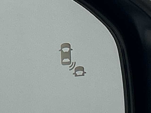 ホンダ ＺＲ－Ｖ ハイブリッド e:HEV Z 愛知県 2023(令5)年 1.4万km プラチナホワイトパール 禁煙車/純正9インチナビ/（AM/FM/フルセグTV/Bluetooth/applecarplay）/全方位カメラ/BOSEサウンド/シーケンシャルウインカー/ワイヤレス充電/ホンダセンシング/・アダプティブクルーズコントロール/・路外逸脱抑制機能/・ブラインドスポットモニター/・踏み間違い衝突軽減システム/・パーキングセンサー警報/・衝突軽減ブレーキ/・オートマチックハイビーム/ETC２．０/前後ドライブレコーダー/本革シート/前席シートヒーター/前席メモリシート/前席パワーシート/革巻きステアリング/ステアリングヒーター/パワーバックドア/パドルシフト/ダウンヒルアシストコントロール/純正１８インチアルミホイール/LEDヘッドライト/純正フロアマット/電動格納ミラー/スマートキー/プッシュスタート