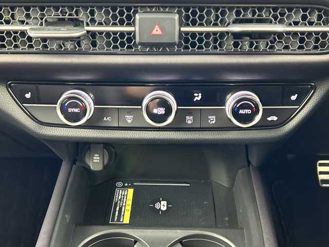 ホンダ ＺＲ－Ｖ ハイブリッド e:HEV Z 愛知県 2023(令5)年 1.4万km プラチナホワイトパール 禁煙車/純正9インチナビ/（AM/FM/フルセグTV/Bluetooth/applecarplay）/全方位カメラ/BOSEサウンド/シーケンシャルウインカー/ワイヤレス充電/ホンダセンシング/・アダプティブクルーズコントロール/・路外逸脱抑制機能/・ブラインドスポットモニター/・踏み間違い衝突軽減システム/・パーキングセンサー警報/・衝突軽減ブレーキ/・オートマチックハイビーム/ETC２．０/前後ドライブレコーダー/本革シート/前席シートヒーター/前席メモリシート/前席パワーシート/革巻きステアリング/ステアリングヒーター/パワーバックドア/パドルシフト/ダウンヒルアシストコントロール/純正１８インチアルミホイール/LEDヘッドライト/純正フロアマット/電動格納ミラー/スマートキー/プッシュスタート