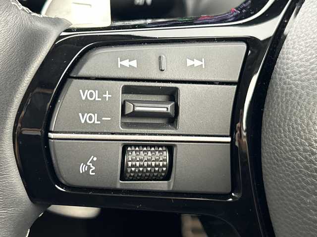 ホンダ ＺＲ－Ｖ ハイブリッド e:HEV Z 愛知県 2023(令5)年 1.4万km プラチナホワイトパール 禁煙車/純正9インチナビ/（AM/FM/フルセグTV/Bluetooth/applecarplay）/全方位カメラ/BOSEサウンド/シーケンシャルウインカー/ワイヤレス充電/ホンダセンシング/・アダプティブクルーズコントロール/・路外逸脱抑制機能/・ブラインドスポットモニター/・踏み間違い衝突軽減システム/・パーキングセンサー警報/・衝突軽減ブレーキ/・オートマチックハイビーム/ETC２．０/前後ドライブレコーダー/本革シート/前席シートヒーター/前席メモリシート/前席パワーシート/革巻きステアリング/ステアリングヒーター/パワーバックドア/パドルシフト/ダウンヒルアシストコントロール/純正１８インチアルミホイール/LEDヘッドライト/純正フロアマット/電動格納ミラー/スマートキー/プッシュスタート