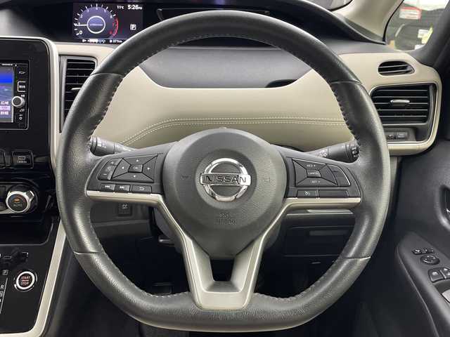 日産 セレナ ハイウェイスター 岐阜県 2017(平29)年 6.6万km マルーンレッド 2トーン 純正ナビ/CD/DVD/Bluetooth/SD/フルセグTV/アラウンドビュモニター/ハンズフリーオートスライドドア/パワースライドドア/インテリジェントパークアシスト/エマージェンシーブレーキ/車線逸脱警報/ECOモード/ソナー/標識検知/クルーズコントロール/ドライブレコーダー/ETC/ステアリングリモコン/革巻きステアリング/スマートキー/プッシュスタート/純正フロアマット/純正ドアバイザー/純正16インチアルミホイール