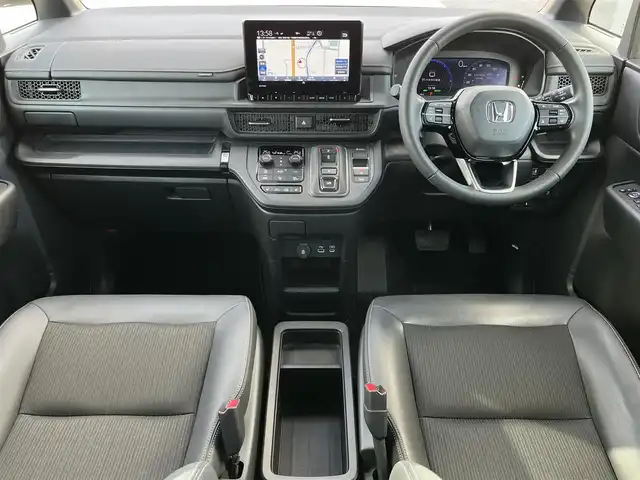 ホンダ ステップワゴン スパーダ eHEV 奈良県 2023(令5)年 0.7万km プラチナホワイトパール 純正9インチナビ（LXM-237VFNi）/（フルセグ/BT/CD/DVD）/純正15.6インチフリップダウンモニター（VM-231FE）/レーダークルーズコントロール/パドルシフト/バックカメラ/ブラインドスポットモニター/前後コーナーセンサー/衝突軽減システム/レーンキープアシスト/両側パワースライドドア/ハーフレザーシート/前席シートヒーター/後席サンシェード/デジタルインナーミラー/前後ドライブレコーダー（DRH-229ND）/ETC/純正16インチAW/保証書/取り扱い説明書/スペアキーＸ１