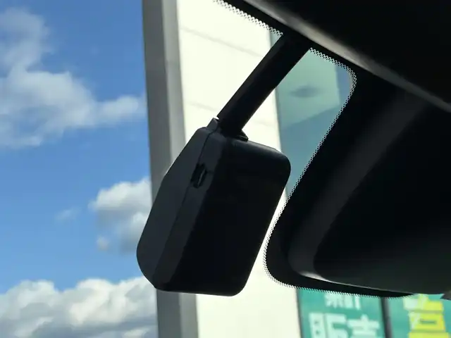 ホンダ ステップワゴン スパーダ eHEV 奈良県 2023(令5)年 0.7万km プラチナホワイトパール 純正9インチナビ（LXM-237VFNi）/（フルセグ/BT/CD/DVD）/純正15.6インチフリップダウンモニター（VM-231FE）/レーダークルーズコントロール/パドルシフト/バックカメラ/ブラインドスポットモニター/前後コーナーセンサー/衝突軽減システム/レーンキープアシスト/両側パワースライドドア/ハーフレザーシート/前席シートヒーター/後席サンシェード/デジタルインナーミラー/前後ドライブレコーダー（DRH-229ND）/ETC/純正16インチAW/保証書/取り扱い説明書/スペアキーＸ１