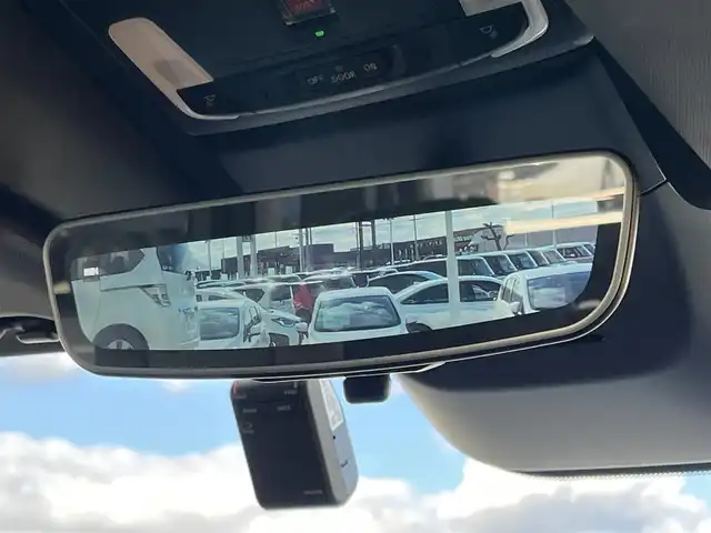 ホンダ ステップワゴン スパーダ eHEV 奈良県 2023(令5)年 0.7万km プラチナホワイトパール 純正9インチナビ（LXM-237VFNi）/（フルセグ/BT/CD/DVD）/純正15.6インチフリップダウンモニター（VM-231FE）/レーダークルーズコントロール/パドルシフト/バックカメラ/ブラインドスポットモニター/前後コーナーセンサー/衝突軽減システム/レーンキープアシスト/両側パワースライドドア/ハーフレザーシート/前席シートヒーター/後席サンシェード/デジタルインナーミラー/前後ドライブレコーダー（DRH-229ND）/ETC/純正16インチAW/保証書/取り扱い説明書/スペアキーＸ１