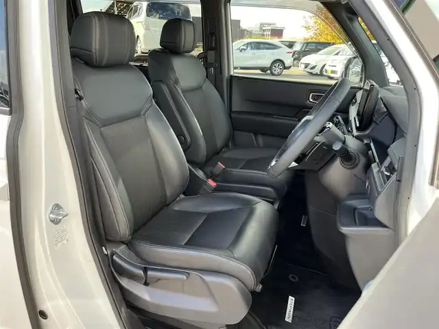 ホンダ ステップワゴン スパーダ eHEV 奈良県 2023(令5)年 0.7万km プラチナホワイトパール 純正9インチナビ（LXM-237VFNi）/（フルセグ/BT/CD/DVD）/純正15.6インチフリップダウンモニター（VM-231FE）/レーダークルーズコントロール/パドルシフト/バックカメラ/ブラインドスポットモニター/前後コーナーセンサー/衝突軽減システム/レーンキープアシスト/両側パワースライドドア/ハーフレザーシート/前席シートヒーター/後席サンシェード/デジタルインナーミラー/前後ドライブレコーダー（DRH-229ND）/ETC/純正16インチAW/保証書/取り扱い説明書/スペアキーＸ１