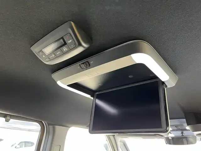 ホンダ ステップワゴン スパーダ eHEV 奈良県 2023(令5)年 0.7万km プラチナホワイトパール 純正9インチナビ（LXM-237VFNi）/（フルセグ/BT/CD/DVD）/純正15.6インチフリップダウンモニター（VM-231FE）/レーダークルーズコントロール/パドルシフト/バックカメラ/ブラインドスポットモニター/前後コーナーセンサー/衝突軽減システム/レーンキープアシスト/両側パワースライドドア/ハーフレザーシート/前席シートヒーター/後席サンシェード/デジタルインナーミラー/前後ドライブレコーダー（DRH-229ND）/ETC/純正16インチAW/保証書/取り扱い説明書/スペアキーＸ１