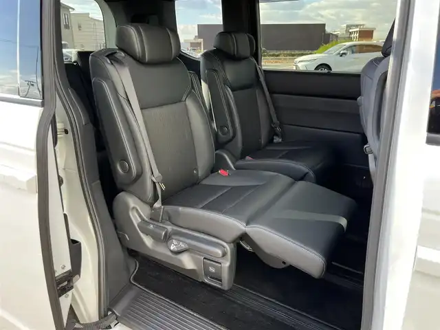 ホンダ ステップワゴン スパーダ eHEV 奈良県 2023(令5)年 0.7万km プラチナホワイトパール 純正9インチナビ（LXM-237VFNi）/（フルセグ/BT/CD/DVD）/純正15.6インチフリップダウンモニター（VM-231FE）/レーダークルーズコントロール/パドルシフト/バックカメラ/ブラインドスポットモニター/前後コーナーセンサー/衝突軽減システム/レーンキープアシスト/両側パワースライドドア/ハーフレザーシート/前席シートヒーター/後席サンシェード/デジタルインナーミラー/前後ドライブレコーダー（DRH-229ND）/ETC/純正16インチAW/保証書/取り扱い説明書/スペアキーＸ１