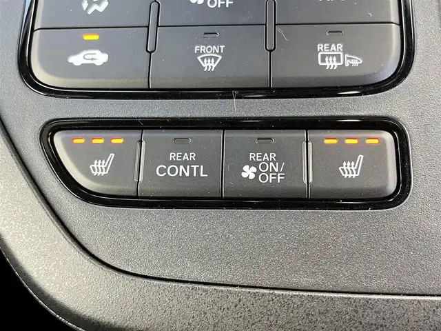 ホンダ ステップワゴン スパーダ eHEV 奈良県 2023(令5)年 0.7万km プラチナホワイトパール 純正9インチナビ（LXM-237VFNi）/（フルセグ/BT/CD/DVD）/純正15.6インチフリップダウンモニター（VM-231FE）/レーダークルーズコントロール/パドルシフト/バックカメラ/ブラインドスポットモニター/前後コーナーセンサー/衝突軽減システム/レーンキープアシスト/両側パワースライドドア/ハーフレザーシート/前席シートヒーター/後席サンシェード/デジタルインナーミラー/前後ドライブレコーダー（DRH-229ND）/ETC/純正16インチAW/保証書/取り扱い説明書/スペアキーＸ１