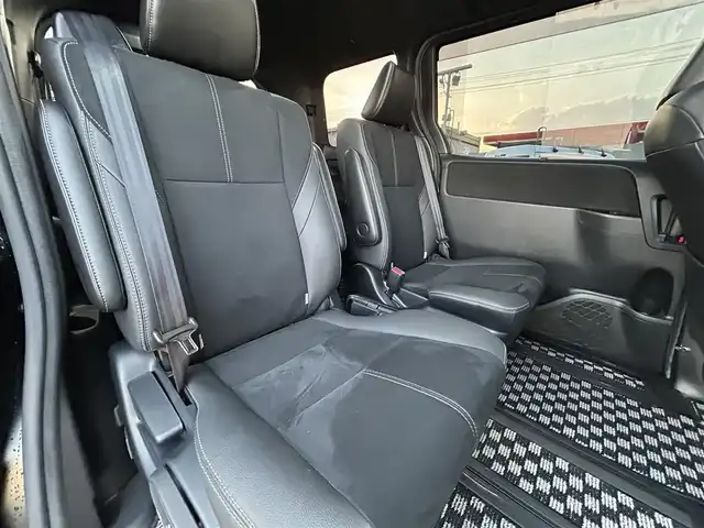 トヨタ ヴォクシー ZS GRスポーツ 岡山県 2019(平31)年 8.8万km ブラック 登録時走行距離87494km/ワンオーナー/ALPINEBIGX9インチナビ/（AM/FM/CD/DVD/TV/BT）/ダブルゾーン/ALPINE12.8インチフリップダウンモニター/両側パワースライドドア/バックカメラ/フロントカメラ/アイドリングストップ/トヨタセーフティセンス/・クルーズコントロール/・オートマチックハイビーム/・プリクラッシュセーフティ/・レーンディパーチャアラート/USB入力端子/HDMI入力端子/純正18インチアルミホイール/LEDヘッドライト/プッシュスタート/スペアタイヤ/取扱説明書/保証書