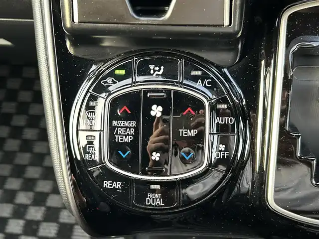 トヨタ ヴォクシー ZS GRスポーツ 岡山県 2019(平31)年 8.8万km ブラック 登録時走行距離87494km/ワンオーナー/ALPINEBIGX9インチナビ/（AM/FM/CD/DVD/TV/BT）/ダブルゾーン/ALPINE12.8インチフリップダウンモニター/両側パワースライドドア/バックカメラ/フロントカメラ/アイドリングストップ/トヨタセーフティセンス/・クルーズコントロール/・オートマチックハイビーム/・プリクラッシュセーフティ/・レーンディパーチャアラート/USB入力端子/HDMI入力端子/純正18インチアルミホイール/LEDヘッドライト/プッシュスタート/スペアタイヤ/取扱説明書/保証書