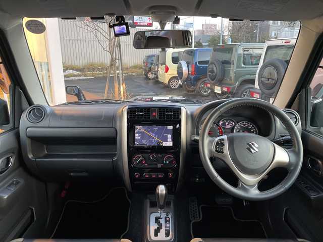 スズキ ジムニー ランドベンチャー 道央・札幌 2017(平29)年 5.7万km ブルーイッシュブラックパール3 ・４WD/・バックカメラ/・社外ナビ（Bluetooth、フルセグTV、DVD）/・フロントシートヒーター/・ドライブレコーダー/・フォグランプ/・ETC/・エンジンスターター/・リモコンキー/・スペアキー/・背面タイヤ/・背面タイヤハードカバー/・ドアバイザー/・ハーフレザーシート/・純正フロアマット