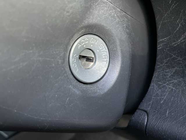 スズキ ジムニー ランドベンチャー 道央・札幌 2017(平29)年 5.7万km ブルーイッシュブラックパール3 ・４WD/・バックカメラ/・社外ナビ（Bluetooth、フルセグTV、DVD）/・フロントシートヒーター/・ドライブレコーダー/・フォグランプ/・ETC/・エンジンスターター/・リモコンキー/・スペアキー/・背面タイヤ/・背面タイヤハードカバー/・ドアバイザー/・ハーフレザーシート/・純正フロアマット