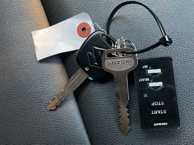 スズキ ジムニー ランドベンチャー 道央・札幌 2017(平29)年 5.7万km ブルーイッシュブラックパール3 ・４WD/・バックカメラ/・社外ナビ（Bluetooth、フルセグTV、DVD）/・フロントシートヒーター/・ドライブレコーダー/・フォグランプ/・ETC/・エンジンスターター/・リモコンキー/・スペアキー/・背面タイヤ/・背面タイヤハードカバー/・ドアバイザー/・ハーフレザーシート/・純正フロアマット