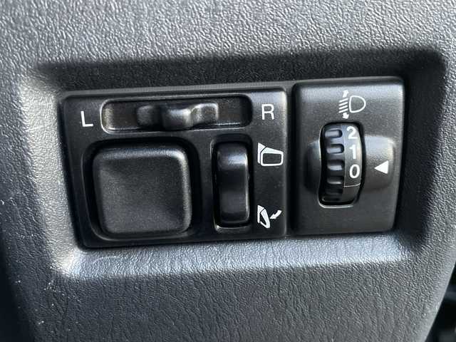 スズキ ジムニー ランドベンチャー 道央・札幌 2017(平29)年 5.7万km ブルーイッシュブラックパール3 ・４WD/・バックカメラ/・社外ナビ（Bluetooth、フルセグTV、DVD）/・フロントシートヒーター/・ドライブレコーダー/・フォグランプ/・ETC/・エンジンスターター/・リモコンキー/・スペアキー/・背面タイヤ/・背面タイヤハードカバー/・ドアバイザー/・ハーフレザーシート/・純正フロアマット