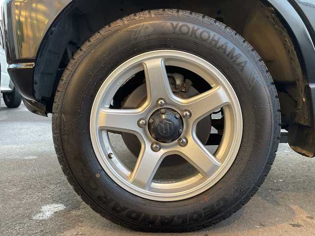 スズキ ジムニー ランドベンチャー 道央・札幌 2017(平29)年 5.7万km ブルーイッシュブラックパール3 ・４WD/・バックカメラ/・社外ナビ（Bluetooth、フルセグTV、DVD）/・フロントシートヒーター/・ドライブレコーダー/・フォグランプ/・ETC/・エンジンスターター/・リモコンキー/・スペアキー/・背面タイヤ/・背面タイヤハードカバー/・ドアバイザー/・ハーフレザーシート/・純正フロアマット