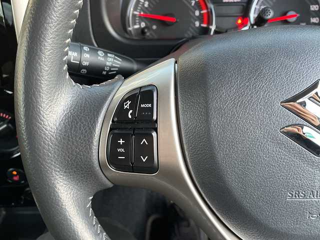 スズキ ジムニー ランドベンチャー 道央・札幌 2017(平29)年 5.7万km ブルーイッシュブラックパール3 ・４WD/・バックカメラ/・社外ナビ（Bluetooth、フルセグTV、DVD）/・フロントシートヒーター/・ドライブレコーダー/・フォグランプ/・ETC/・エンジンスターター/・リモコンキー/・スペアキー/・背面タイヤ/・背面タイヤハードカバー/・ドアバイザー/・ハーフレザーシート/・純正フロアマット