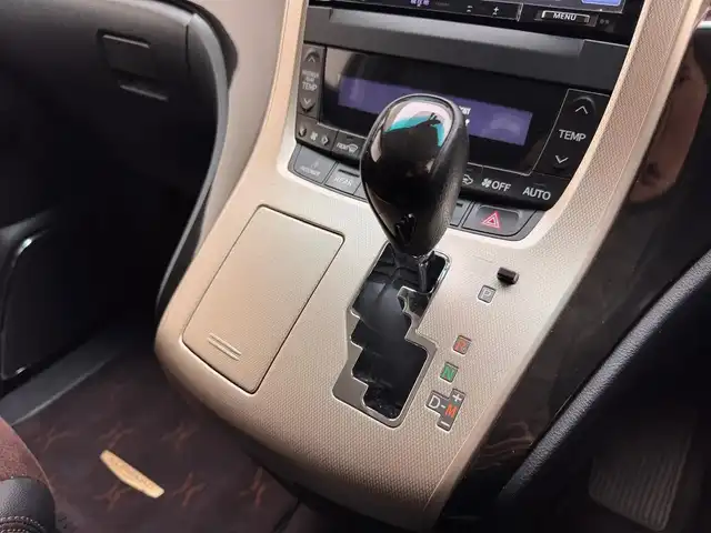 トヨタ アルファード 240S タイプゴールド 兵庫県 2013(平25)年 8.7万km ブラック ・社外SDナビ　（AVN‐ZX02i)/（CD/DVD/SD/Bluetooth/フルセグTV）　　/・社外フリップダウンモニター　/・コーナーセンサー　　/・クルーズコントロール　　/・バックカメラ　/・パワーバックドア　/・両側パワースライドドア　/・ダウンサス　/・ハーフレザーシート　/・ETC　/・純正マット/・純正ドアバイザー/・HID/・フォグランプ/・社外20インチAW