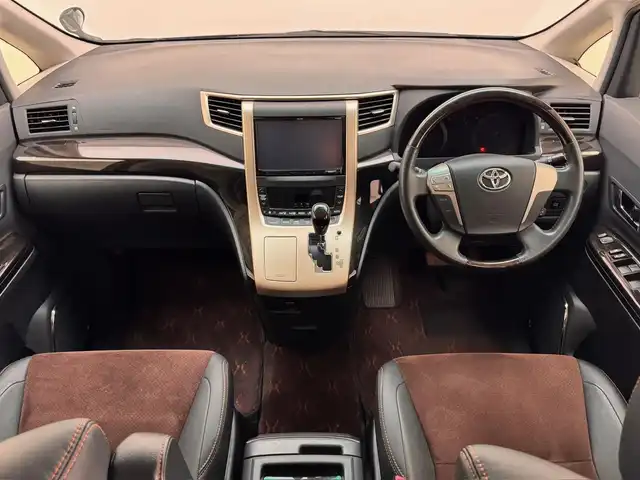 トヨタ アルファード 240S タイプゴールド 兵庫県 2013(平25)年 8.7万km ブラック ・社外SDナビ　（AVN‐ZX02i)/（CD/DVD/SD/Bluetooth/フルセグTV）　　/・社外フリップダウンモニター　/・コーナーセンサー　　/・クルーズコントロール　　/・バックカメラ　/・パワーバックドア　/・両側パワースライドドア　/・ダウンサス　/・ハーフレザーシート　/・ETC　/・純正マット/・純正ドアバイザー/・HID/・フォグランプ/・社外20インチAW