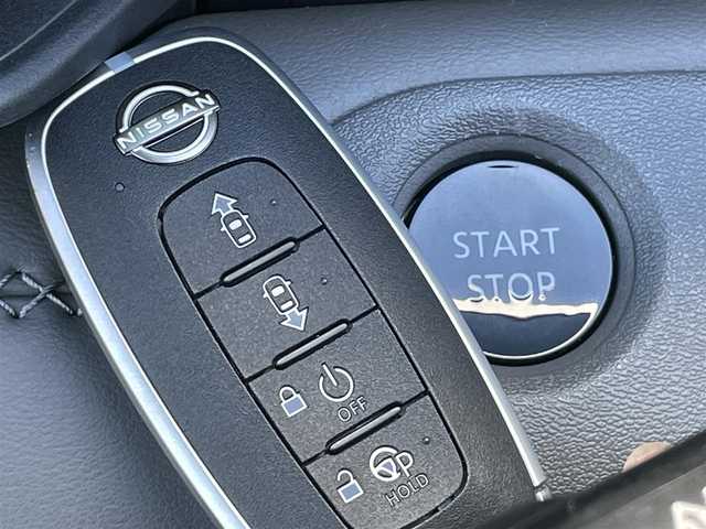 日産 セレナ e－パワー ルキシオン 鹿児島県 2023(令5)年 0.4万km ダイヤモンドブラック 純正12.3インチメモリナビ/(AM/FM/BT/フルセグTV)/全方位カメラ/バックカメラ/レザーシート/両側パワースライドドア/プロパイロット/エマージェンシーブレーキ/スマートキー/プッシュスタート/ETC/電格ミラー/ウィンカーミラー/オートライト/フォグランプ/LEDヘッドライト/ヘッドアップディスプレイ/レーダークルーズコントロール/インテリジェントルームミラー/純正16インチアルミホイール