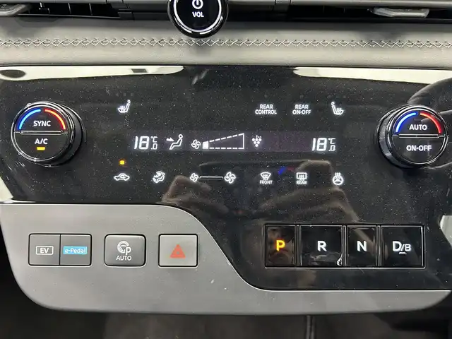 日産 セレナ e－パワー ルキシオン 鹿児島県 2023(令5)年 0.4万km ダイヤモンドブラック 純正12.3インチメモリナビ/全方位カメラ/バックカメラ/レザーシート/両側パワースライドドア/プロパイロット2.0/エマージェンシーブレーキ/スマートキー/プッシュスタート/ビルトインETC/電格ミラー/ウィンカーミラー/オートライト/フォグランプ/LEDヘッドライト/ヘッドアップディスプレイ/レーダークルーズコントロール/インテリジェントルームミラー/純正16インチアルミホイール