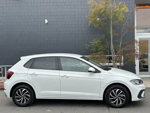 フォルクスワーゲン ＶＷ ポロ TSI アクティブ 滋賀県 2022(令4)年 2.6万km 白 DiscoverProパッケージ/LEDヘッドライト/純正ナビ/Bカメラ/BT/USB/ACC/LKS/デジタルメータークラスター/F.Rクリアランスソナー/Apple Car Play/ETC/純正ラバーマット