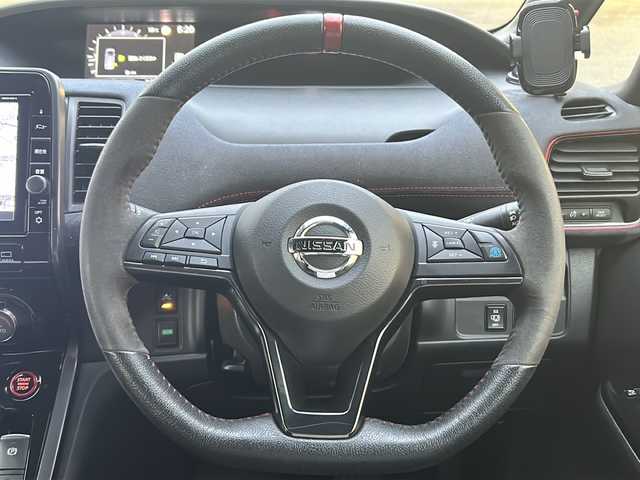 日産 セレナ ニスモ 埼玉県 2018(平30)年 4.5万km ダイヤモンドブラック 純正SDナビ（MM518D-L）/AM/FM/BT/CD/DVD/i pod/HDMI/Blu-ray/アラウンドビューモニターモニター/フリップダウンモニター（ALPINE）/両側パワースライドドア/NISMOセーフティーパック/プロパイロット/エマージェンシーブレーキ/レーダークルーズコントロール/パーキングアシスト/レーンキープアシスト/ふらつき警報/ビルトインETC/純正17インチアルミホイール/ステアリングリモコン/デジタルインナーミラー/ドライブレコーダー（前後）/コーナーセンサー/エコモード/アイドリングストップ/横滑り防止装置/プッシュスタート/スマートキー×２/ウィンカーミラー/オートライト/LEDヘッドライト/フォグランプ/純正フロアマット/保証書/取扱説明書