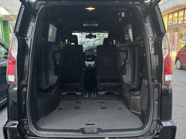 日産 セレナ ニスモ 埼玉県 2018(平30)年 4.5万km ダイヤモンドブラック 純正SDナビ（MM518D-L）/AM/FM/BT/CD/DVD/i pod/HDMI/Blu-ray/アラウンドビューモニターモニター/フリップダウンモニター（ALPINE）/両側パワースライドドア/NISMOセーフティーパック/プロパイロット/エマージェンシーブレーキ/レーダークルーズコントロール/パーキングアシスト/レーンキープアシスト/ふらつき警報/ビルトインETC/純正17インチアルミホイール/ステアリングリモコン/デジタルインナーミラー/ドライブレコーダー（前後）/コーナーセンサー/エコモード/アイドリングストップ/横滑り防止装置/プッシュスタート/スマートキー×２/ウィンカーミラー/オートライト/LEDヘッドライト/フォグランプ/純正フロアマット/保証書/取扱説明書