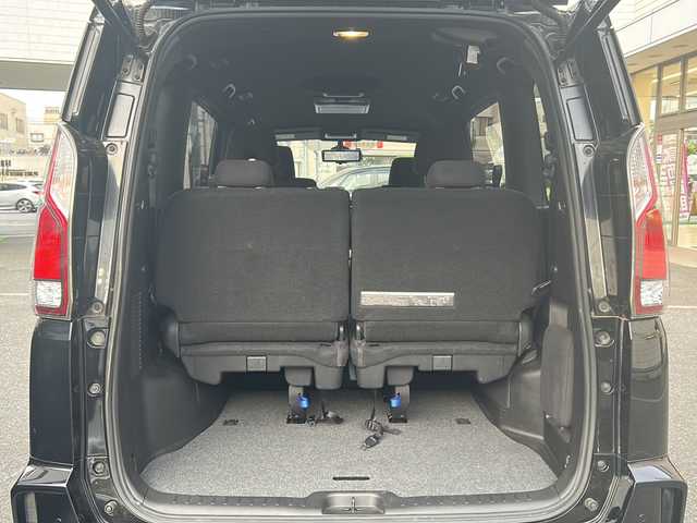 日産 セレナ ニスモ 埼玉県 2018(平30)年 4.5万km ダイヤモンドブラック 純正SDナビ（MM518D-L）/AM/FM/BT/CD/DVD/i pod/HDMI/Blu-ray/アラウンドビューモニターモニター/フリップダウンモニター（ALPINE）/両側パワースライドドア/NISMOセーフティーパック/プロパイロット/エマージェンシーブレーキ/レーダークルーズコントロール/パーキングアシスト/レーンキープアシスト/ふらつき警報/ビルトインETC/純正17インチアルミホイール/ステアリングリモコン/デジタルインナーミラー/ドライブレコーダー（前後）/コーナーセンサー/エコモード/アイドリングストップ/横滑り防止装置/プッシュスタート/スマートキー×２/ウィンカーミラー/オートライト/LEDヘッドライト/フォグランプ/純正フロアマット/保証書/取扱説明書