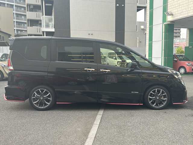 日産 セレナ ニスモ 埼玉県 2018(平30)年 4.5万km ダイヤモンドブラック 純正SDナビ（MM518D-L）/AM/FM/BT/CD/DVD/i pod/HDMI/Blu-ray/アラウンドビューモニターモニター/フリップダウンモニター（ALPINE）/両側パワースライドドア/NISMOセーフティーパック/プロパイロット/エマージェンシーブレーキ/レーダークルーズコントロール/パーキングアシスト/レーンキープアシスト/ふらつき警報/ビルトインETC/純正17インチアルミホイール/ステアリングリモコン/デジタルインナーミラー/ドライブレコーダー（前後）/コーナーセンサー/エコモード/アイドリングストップ/横滑り防止装置/プッシュスタート/スマートキー×２/ウィンカーミラー/オートライト/LEDヘッドライト/フォグランプ/純正フロアマット/保証書/取扱説明書