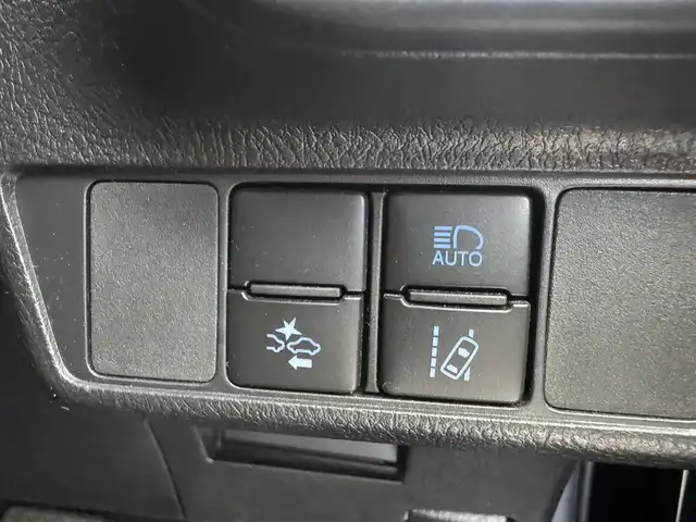 トヨタ カローラ フィールダー ハイブリッドG ダブルバイビー 愛知県 2018(平30)年 5.4万km ブラックマイカ Panasonicナビ　/（フルセグ／ＢＴ／ＣＤ／ＤＶＤ）　/クルーズコントロール　/バックモニター　/コーナーセンサー　/衝突軽減システム　/レーンキープアシスト　/ハーフレザーシート（ブラック）　/ＬＥＤヘッドライト　/電動格納ミラー　/オートライト　/純正ＡＷ