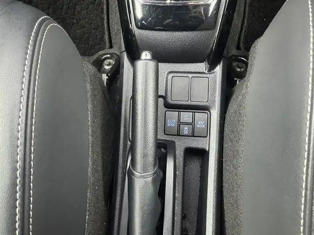 トヨタ カローラ フィールダー ハイブリッドG ダブルバイビー 愛知県 2018(平30)年 5.4万km ブラックマイカ Panasonicナビ　/（フルセグ／ＢＴ／ＣＤ／ＤＶＤ）　/クルーズコントロール　/バックモニター　/コーナーセンサー　/衝突軽減システム　/レーンキープアシスト　/ハーフレザーシート（ブラック）　/ＬＥＤヘッドライト　/電動格納ミラー　/オートライト　/純正ＡＷ
