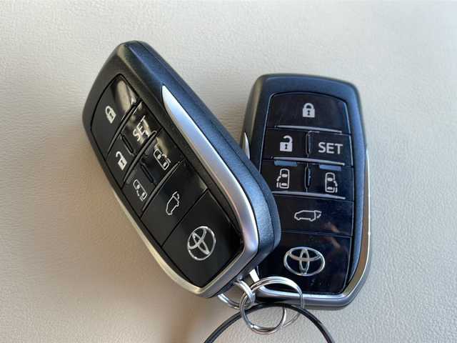 トヨタ アルファードハイブリット エグゼクティブ ラウンジ 岐阜県 2021(令3)年 4万km ホワイトパールクリスタルシャイン メーカーナビ　/全方位カメラ　/ビルトインＥＴＣ　/ドライブレコーダー　/ツインルーフ　/後席モニター　/デジタルインナーミラー　/横滑り防止装置/衝突軽減システム/レーンキープアシスト　/ブレーキホールド　/クルーズコントロール　/パワーシート/エアシート　/シートヒーター/１００Ｖ電源/純正17インチアルミホイール/JBLサウンドシステム/全オートパワーウィンドウ/革巻きステアリング/電動リアゲート/プッシュスタート/スマートキー/スペアキー