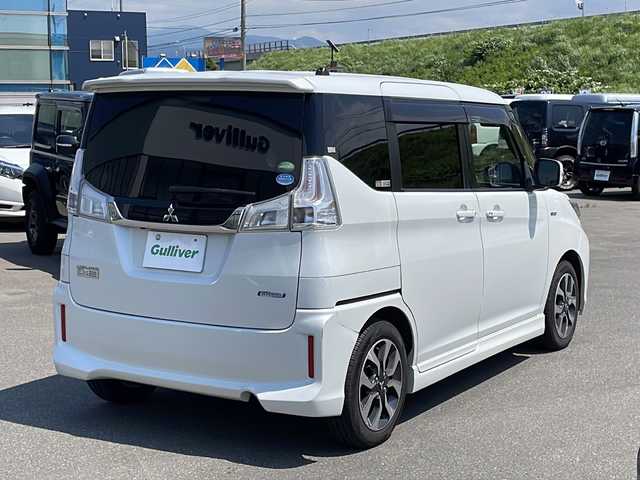 三菱 デリカＤ：２ カスタムHV　MV 青森県 2016(平28)年 12.5万km ピュアホワイトP ・４WD/・社外ナビ/（CD/DVD/フルセグ/Bluetooth）/・バックカメラ/・両側パワースライドドア/・衝突被害軽減システム/・レーンキープアシスト/・クルーズコントロール/・横滑り防止装置/・アイドリングストップ/・ロールサンシェード/・シートバックテーブル/・社外ナビ/（CD/DVD/フルセグ/Bluetooth）/・バックカメラ/・ETC/・オートエアコン/・オートライト/・LEDヘッドライト/・フォグランプ/・純正15インチアルミホイール/・ドアミラーウインカー