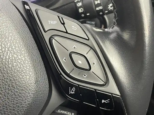 トヨタ Ｃ－ＨＲ G－T LEDエディション 道央・札幌 2018(平30)年 8.1万km ブラックマイカ ・４WD/・ワンオーナー/・寒冷地仕様/・純正SDナビ/・CD/DVD/SD/BT/・フルセグTV/・バックカメラ/・ビルトインETC/・ブラインドスポットモニター/・トヨタセーフティセンス/・プリクラッシュセーフティ/・レーンキープアシスト/・オートホールド/・レーダークルーズコントロール/・クリアランスソナー/・横滑り防止装置/・ステアリングスイッチ/・nanoe/・LEDヘッドライト/・フォグランプ/・オートライト/・オートマチックハイビーム/・ハーフレザーシート/・D+N席シートヒーター/純正18インチAW/純正フロアマット/プッシュスタート/スマートキー/スペアキー/・純正エンジンスターター/・保証書/・取扱説明書