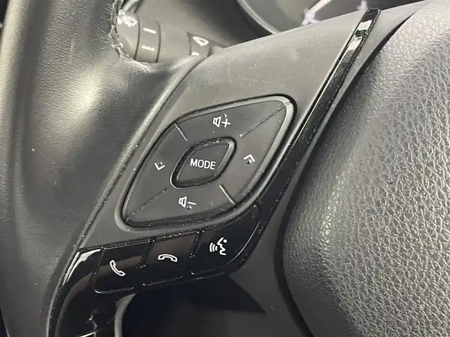 トヨタ Ｃ－ＨＲ G－T LEDエディション 道央・札幌 2018(平30)年 8.1万km ブラックマイカ ・４WD/・ワンオーナー/・寒冷地仕様/・純正SDナビ/・CD/DVD/SD/BT/・フルセグTV/・バックカメラ/・ビルトインETC/・ブラインドスポットモニター/・トヨタセーフティセンス/・プリクラッシュセーフティ/・レーンキープアシスト/・オートホールド/・レーダークルーズコントロール/・クリアランスソナー/・横滑り防止装置/・ステアリングスイッチ/・nanoe/・LEDヘッドライト/・フォグランプ/・オートライト/・オートマチックハイビーム/・ハーフレザーシート/・D+N席シートヒーター/純正18インチAW/純正フロアマット/プッシュスタート/スマートキー/スペアキー/・純正エンジンスターター/・保証書/・取扱説明書