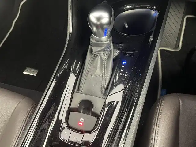 トヨタ Ｃ－ＨＲ G－T LEDエディション 道央・札幌 2018(平30)年 8.1万km ブラックマイカ ・４WD/・ワンオーナー/・寒冷地仕様/・純正SDナビ/・CD/DVD/SD/BT/・フルセグTV/・バックカメラ/・ビルトインETC/・ブラインドスポットモニター/・トヨタセーフティセンス/・プリクラッシュセーフティ/・レーンキープアシスト/・オートホールド/・レーダークルーズコントロール/・クリアランスソナー/・横滑り防止装置/・ステアリングスイッチ/・nanoe/・LEDヘッドライト/・フォグランプ/・オートライト/・オートマチックハイビーム/・ハーフレザーシート/・D+N席シートヒーター/純正18インチAW/純正フロアマット/プッシュスタート/スマートキー/スペアキー/・純正エンジンスターター/・保証書/・取扱説明書