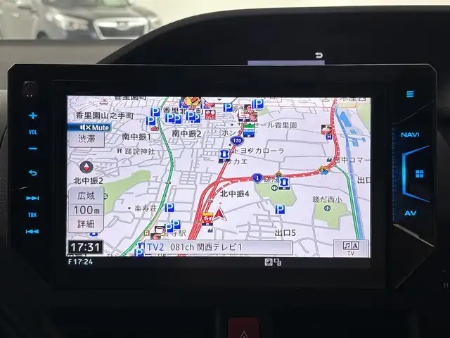 トヨタ エスクァイア ハイブリッド Gi ブラックテーラード 大阪府 2016(平28)年 6.9万km ブラック トヨタセーフティセンス/・プリクラッシュセーフティ/・レーンディパーチャーアラート/・オートマチックハイビーム/・先行車発進お知らせ機能/クルーズコントロール/カロッチェリア製ナビ/　　CD/DVD/BT/TV/SD/HDMI/バックカメラ/両側パワースライドドア/LEDヘッドライト/前席シートヒーター/本革巻きステアリング/リヤオートエアコン/純正16インチアルミホイール/純正フロアマット/ビルトインETC/タイヤ空気圧センサー/スマートキー