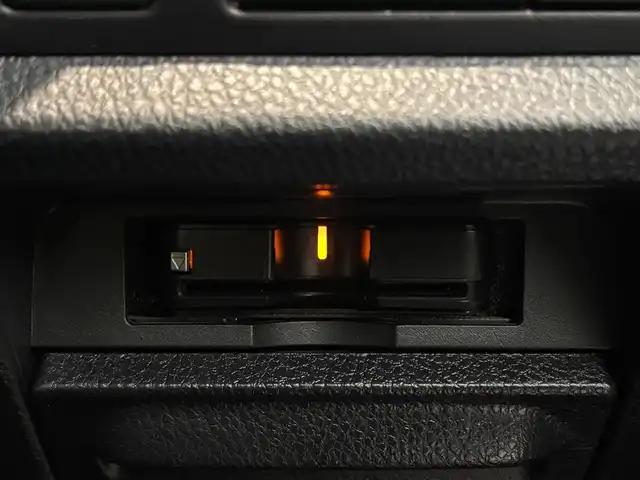 トヨタ エスクァイア ハイブリッド Gi ブラックテーラード 大阪府 2016(平28)年 6.9万km ブラック トヨタセーフティセンス/・プリクラッシュセーフティ/・レーンディパーチャーアラート/・オートマチックハイビーム/・先行車発進お知らせ機能/クルーズコントロール/カロッチェリア製ナビ/　　CD/DVD/BT/TV/SD/HDMI/バックカメラ/両側パワースライドドア/LEDヘッドライト/前席シートヒーター/本革巻きステアリング/リヤオートエアコン/純正16インチアルミホイール/純正フロアマット/ビルトインETC/タイヤ空気圧センサー/スマートキー
