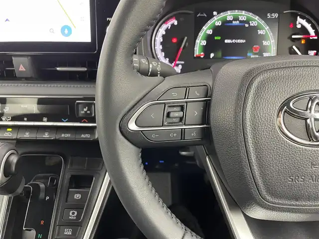トヨタ ヴォクシー S－Z 大分県 2024(令6)年 0.9万km ホワイトパールクリスタルシャイン ワンオーナー/禁煙車/TOYOTAセーフティセンス/・プリクラッシュセーフティ/・レーントレーシングアシスト/・レーンディパーチャアラート/・レーダークルーズコントロール/・アダプティブクハイビームシステム/・ドライバー異常時対応システム/・プロアクティブドライブアシスト/・発進遅れ告知機能/10.5型ディスプレイ/・フルセグTV、HDMI、CD/DVD、AM/FM/・AppleCarPlay、AndroidAuto/ステアリングスイッチ/バックカメラ/純正フリップダウンモニター/両側電動スライドドア/ハーフレザーシート/・前席シートヒーター/横滑り防止装置/電動格納ミラー/オートライト/LEDヘッドライト/純正17インチアルミホイール/保証書、取説