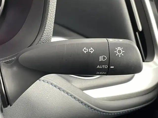 トヨタ ヴォクシー S－Z 大分県 2024(令6)年 0.9万km ホワイトパールクリスタルシャイン ワンオーナー/禁煙車/TOYOTAセーフティセンス/・プリクラッシュセーフティ/・レーントレーシングアシスト/・レーンディパーチャアラート/・レーダークルーズコントロール/・アダプティブクハイビームシステム/・ドライバー異常時対応システム/・プロアクティブドライブアシスト/・発進遅れ告知機能/10.5型ディスプレイ/・フルセグTV、HDMI、CD/DVD、AM/FM/・AppleCarPlay、AndroidAuto/ステアリングスイッチ/バックカメラ/純正フリップダウンモニター/両側電動スライドドア/ハーフレザーシート/・前席シートヒーター/横滑り防止装置/電動格納ミラー/オートライト/LEDヘッドライト/純正17インチアルミホイール/保証書、取説