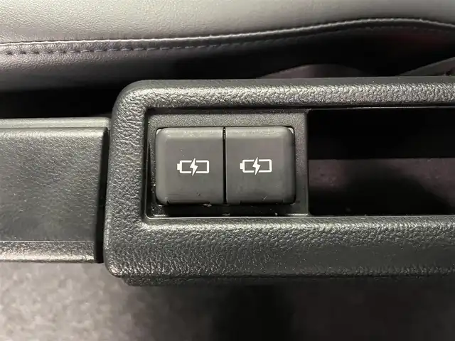 トヨタ ヴォクシー S－Z 大分県 2024(令6)年 0.9万km ホワイトパールクリスタルシャイン ワンオーナー/禁煙車/TOYOTAセーフティセンス/・プリクラッシュセーフティ/・レーントレーシングアシスト/・レーンディパーチャアラート/・レーダークルーズコントロール/・アダプティブクハイビームシステム/・ドライバー異常時対応システム/・プロアクティブドライブアシスト/・発進遅れ告知機能/10.5型ディスプレイ/・フルセグTV、HDMI、CD/DVD、AM/FM/・AppleCarPlay、AndroidAuto/ステアリングスイッチ/バックカメラ/純正フリップダウンモニター/両側電動スライドドア/ハーフレザーシート/・前席シートヒーター/横滑り防止装置/電動格納ミラー/オートライト/LEDヘッドライト/純正17インチアルミホイール/保証書、取説