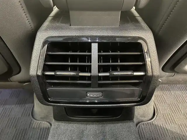 アウディ Ｑ３ SB 35TFSI Sライン 熊本県 2022(令4)年 2.7万km 白 ・スマートキー/・プッシュスタート/・エフィシェンシアシスト/・ハイビームアシスト/・パークエイド/・アダプティブドライブアシスト/・接近警告/・レーンキープアシスト/・Audiプレゼンス/・休憩の推奨/・クルーズコントロール(追従式)/・ハーフレザーシート/・前席パワーシート/・前席シートヒーター /・純正メモリナビ/　【Bluetooth・USB・AppleCarPlay・AndroidAuto】/・全方位カメラ/・ETC2.0/・バーチャルコクピット/・ワイヤレス充電/・ドライブレコーダー(前後録画)/・パワーバックドア/・LEDヘッドランプ/・純正マット/・保証書/取説
