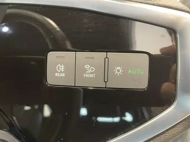 アウディ Ｑ３ SB 35TFSI Sライン 熊本県 2022(令4)年 2.7万km 白 ・スマートキー/・プッシュスタート/・エフィシェンシアシスト/・ハイビームアシスト/・パークエイド/・アダプティブドライブアシスト/・接近警告/・レーンキープアシスト/・Audiプレゼンス/・休憩の推奨/・クルーズコントロール(追従式)/・ハーフレザーシート/・前席パワーシート/・前席シートヒーター /・純正メモリナビ/　【Bluetooth・USB・AppleCarPlay・AndroidAuto】/・全方位カメラ/・ETC2.0/・バーチャルコクピット/・ワイヤレス充電/・ドライブレコーダー(前後録画)/・パワーバックドア/・LEDヘッドランプ/・純正マット/・保証書/取説