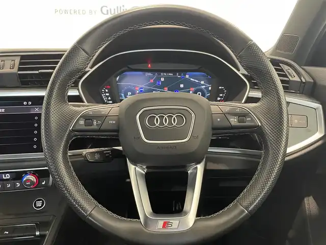 アウディ Ｑ３ SB 35TFSI Sライン 熊本県 2022(令4)年 2.7万km 白 ・スマートキー/・プッシュスタート/・エフィシェンシアシスト/・ハイビームアシスト/・パークエイド/・アダプティブドライブアシスト/・接近警告/・レーンキープアシスト/・Audiプレゼンス/・休憩の推奨/・クルーズコントロール(追従式)/・ハーフレザーシート/・前席パワーシート/・前席シートヒーター /・純正メモリナビ/　【Bluetooth・USB・AppleCarPlay・AndroidAuto】/・全方位カメラ/・ETC2.0/・バーチャルコクピット/・ワイヤレス充電/・ドライブレコーダー(前後録画)/・パワーバックドア/・LEDヘッドランプ/・純正マット/・保証書/取説
