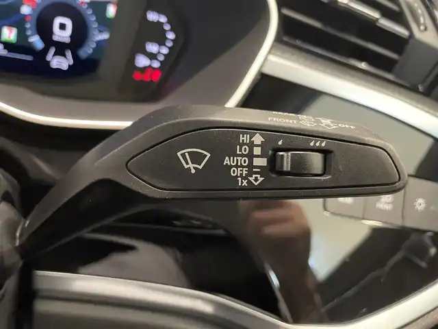 アウディ Ｑ３ SB 35TFSI Sライン 熊本県 2022(令4)年 2.7万km 白 ・スマートキー/・プッシュスタート/・エフィシェンシアシスト/・ハイビームアシスト/・パークエイド/・アダプティブドライブアシスト/・接近警告/・レーンキープアシスト/・Audiプレゼンス/・休憩の推奨/・クルーズコントロール(追従式)/・ハーフレザーシート/・前席パワーシート/・前席シートヒーター /・純正メモリナビ/　【Bluetooth・USB・AppleCarPlay・AndroidAuto】/・全方位カメラ/・ETC2.0/・バーチャルコクピット/・ワイヤレス充電/・ドライブレコーダー(前後録画)/・パワーバックドア/・LEDヘッドランプ/・純正マット/・保証書/取説