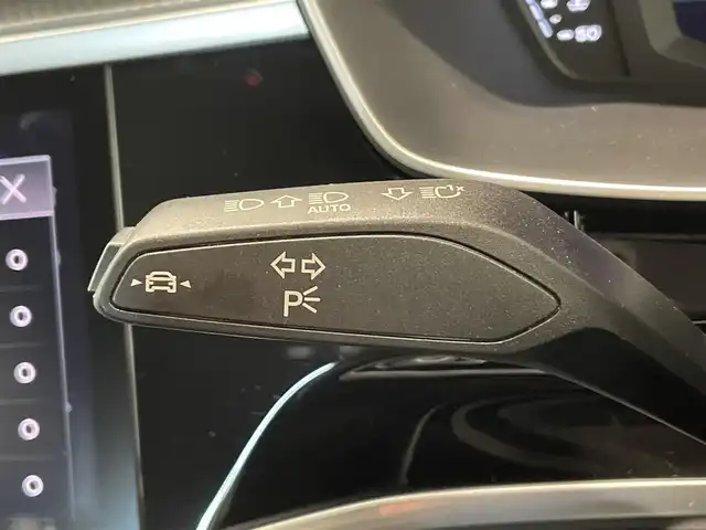 アウディ Ｑ３ SB 35TFSI Sライン 熊本県 2022(令4)年 2.7万km 白 ・スマートキー/・プッシュスタート/・エフィシェンシアシスト/・ハイビームアシスト/・パークエイド/・アダプティブドライブアシスト/・接近警告/・レーンキープアシスト/・Audiプレゼンス/・休憩の推奨/・クルーズコントロール(追従式)/・ハーフレザーシート/・前席パワーシート/・前席シートヒーター /・純正メモリナビ/　【Bluetooth・USB・AppleCarPlay・AndroidAuto】/・全方位カメラ/・ETC2.0/・バーチャルコクピット/・ワイヤレス充電/・ドライブレコーダー(前後録画)/・パワーバックドア/・LEDヘッドランプ/・純正マット/・保証書/取説