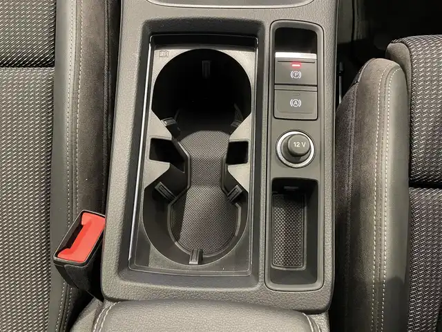 アウディ Ｑ３ SB 35TFSI Sライン 熊本県 2022(令4)年 2.7万km 白 ・スマートキー/・プッシュスタート/・エフィシェンシアシスト/・ハイビームアシスト/・パークエイド/・アダプティブドライブアシスト/・接近警告/・レーンキープアシスト/・Audiプレゼンス/・休憩の推奨/・クルーズコントロール(追従式)/・ハーフレザーシート/・前席パワーシート/・前席シートヒーター /・純正メモリナビ/　【Bluetooth・USB・AppleCarPlay・AndroidAuto】/・全方位カメラ/・ETC2.0/・バーチャルコクピット/・ワイヤレス充電/・ドライブレコーダー(前後録画)/・パワーバックドア/・LEDヘッドランプ/・純正マット/・保証書/取説