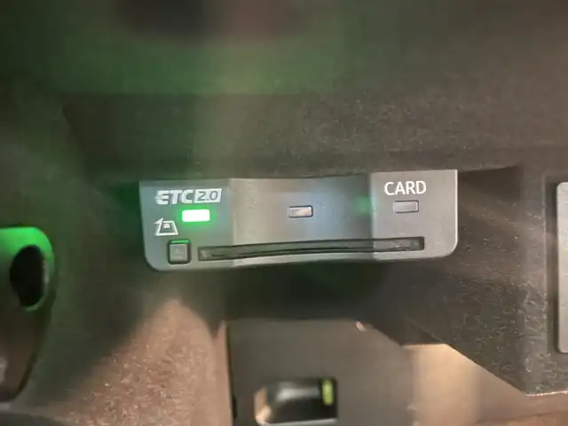 アウディ Ｑ３ SB 35TFSI Sライン 熊本県 2022(令4)年 2.7万km 白 ・スマートキー/・プッシュスタート/・エフィシェンシアシスト/・ハイビームアシスト/・パークエイド/・アダプティブドライブアシスト/・接近警告/・レーンキープアシスト/・Audiプレゼンス/・休憩の推奨/・クルーズコントロール(追従式)/・ハーフレザーシート/・前席パワーシート/・前席シートヒーター /・純正メモリナビ/　【Bluetooth・USB・AppleCarPlay・AndroidAuto】/・全方位カメラ/・ETC2.0/・バーチャルコクピット/・ワイヤレス充電/・ドライブレコーダー(前後録画)/・パワーバックドア/・LEDヘッドランプ/・純正マット/・保証書/取説