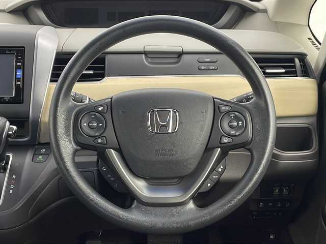 ホンダ フリード G ホンダセンシング 新潟県 2019(平31)年 1.8万km フォレストグリーンパール 純正SDナビ（Bluetooth・CD・DVD・USB）/両側パワースライドドア/純正フリップダウンモニター　/バックカメラ　/フルセグ　/衝突被害軽減システム/レーンキープアシスト　/追従クルーズコントロール　/LEDオートライト　/オートマチックハイビーム　/前方ドライブレコーダー/アイドリングストップ/フロントワイパーデアイサー/ステアリングスイッチ/ETC/純正フロアマット/純正１５インチアルミホイール/スマートキー/スペアキー